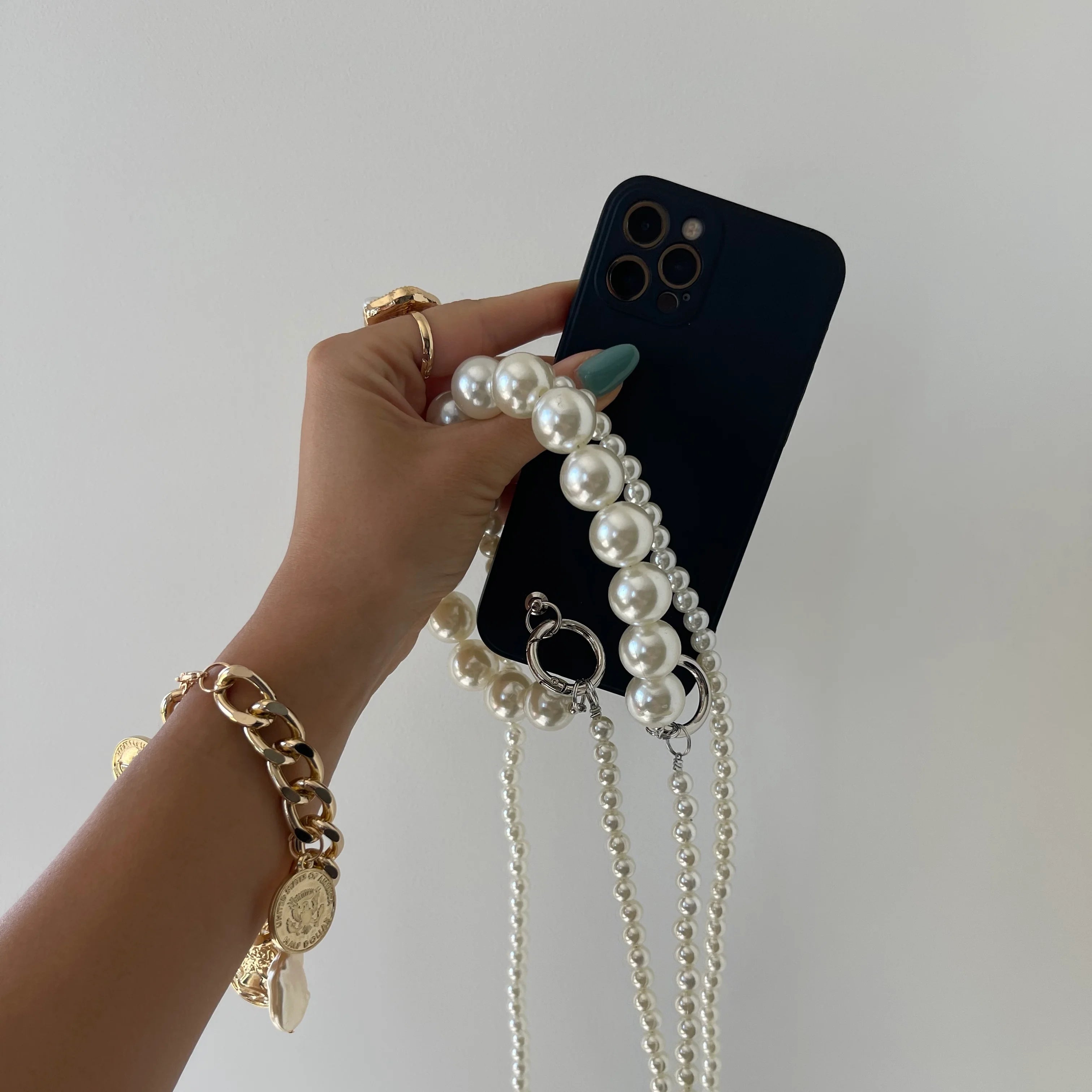 Iphonecasewithpearllanyards-1.webp