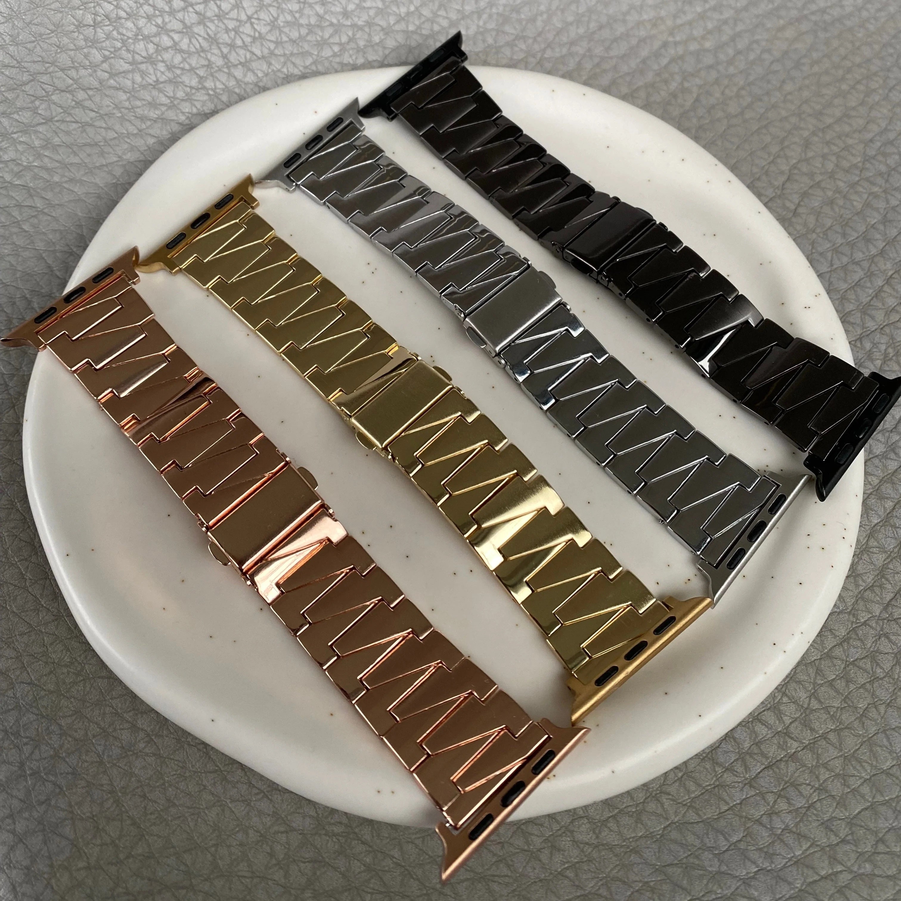 AppleWatchBand-10_cf8d6509-3e79-408d-863b-180d7ffa6ad5.jpg