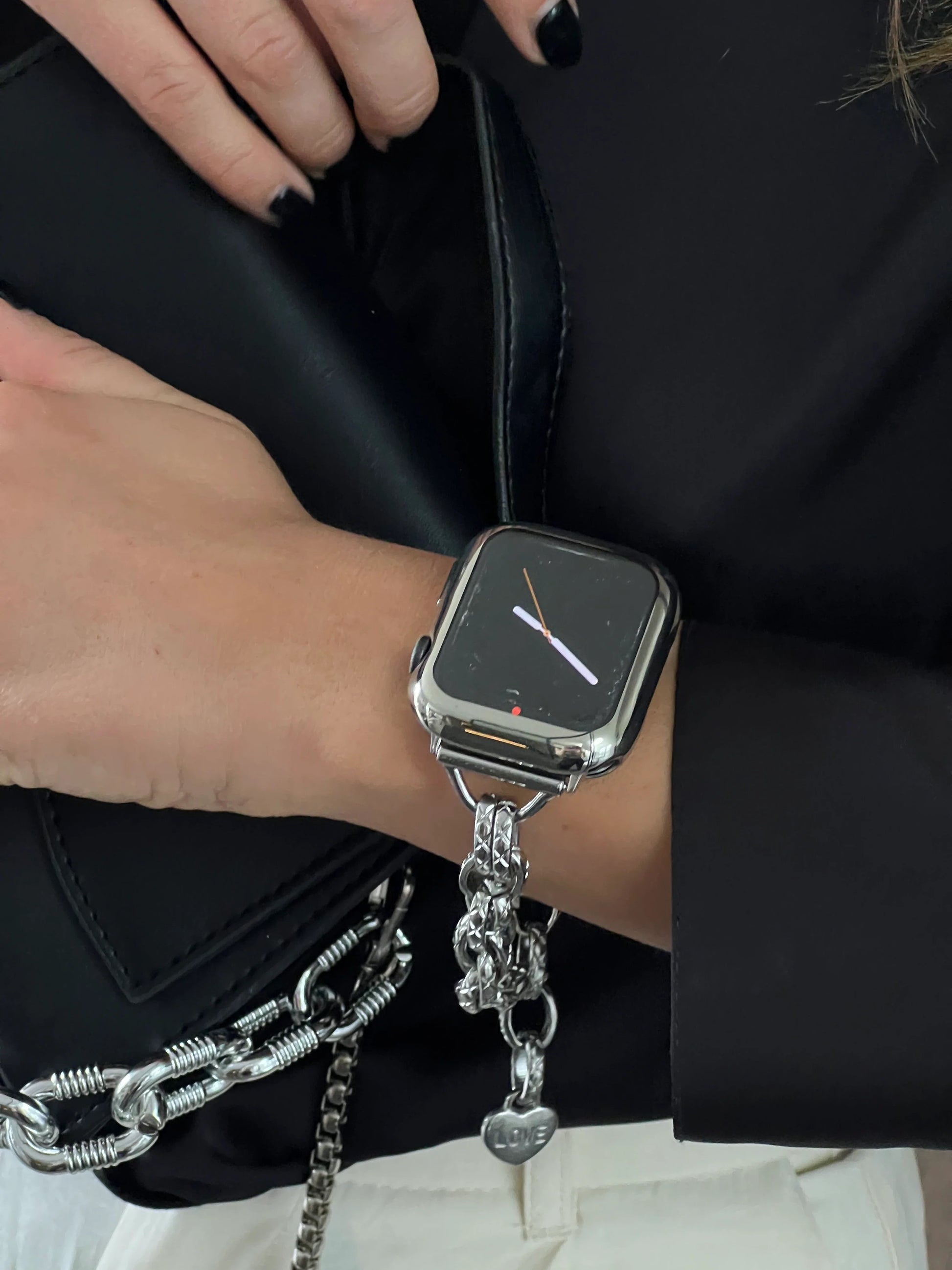 Apple watch 2025 black bracelet